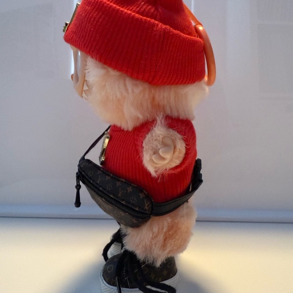 Labubu outfit with sneakers and pouch (no doll) - Picture 6 of 6